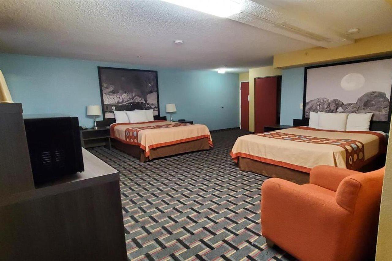 Super 8 By Wyndham North East Denver Hotel 2*