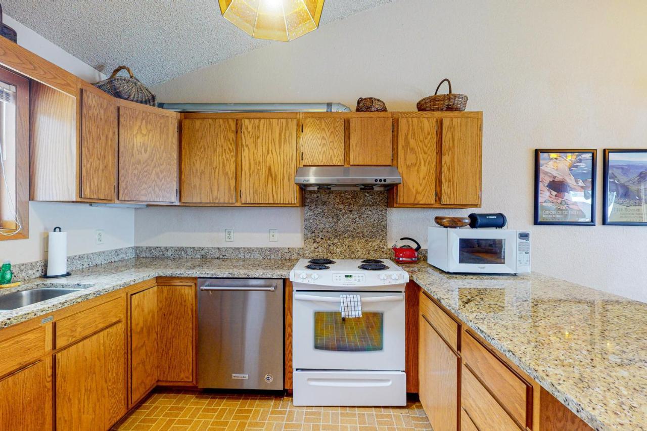Lookout Lounge Apartment
