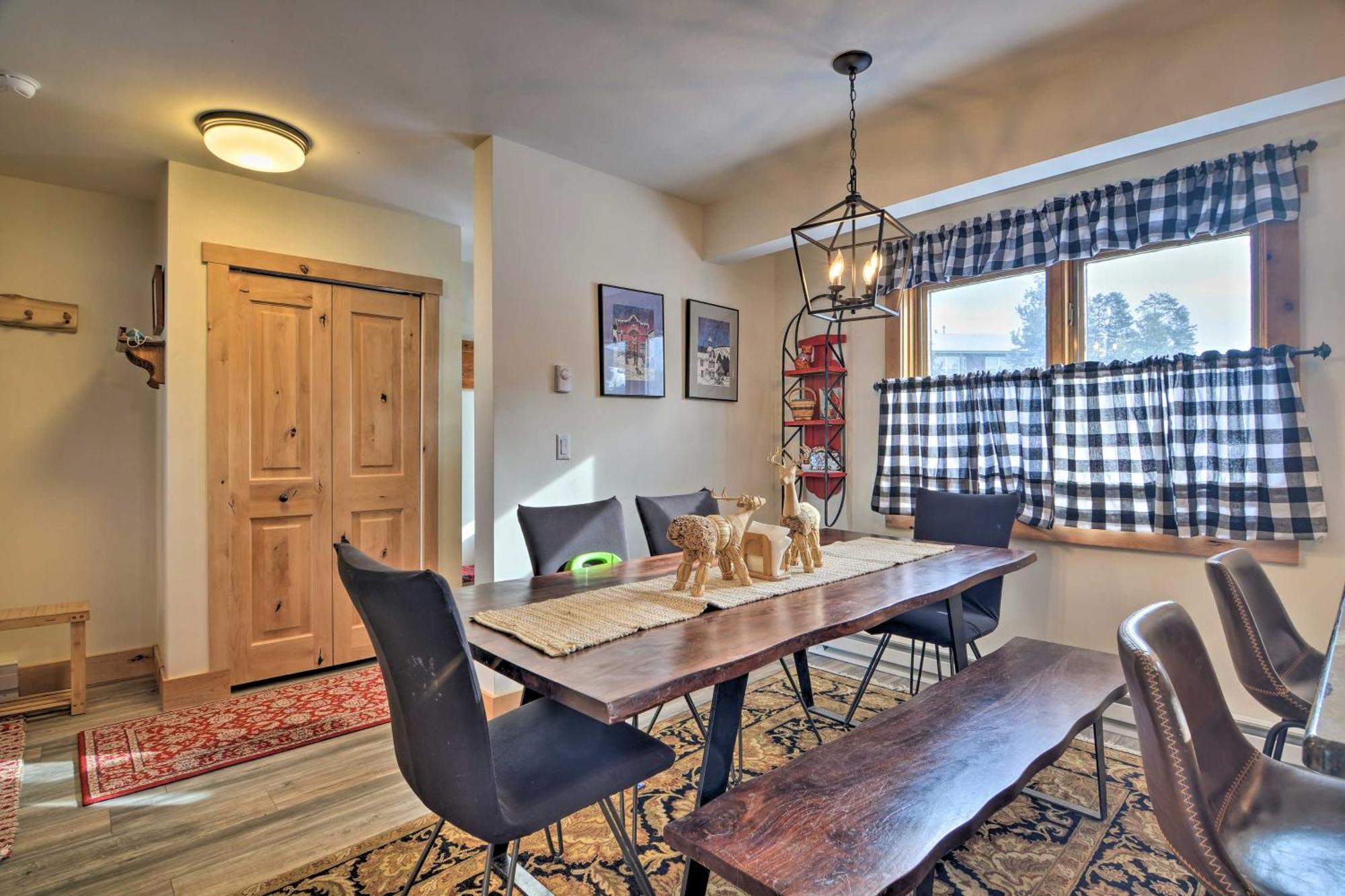 Cozy Mountain Getaway With Shuttle Access!