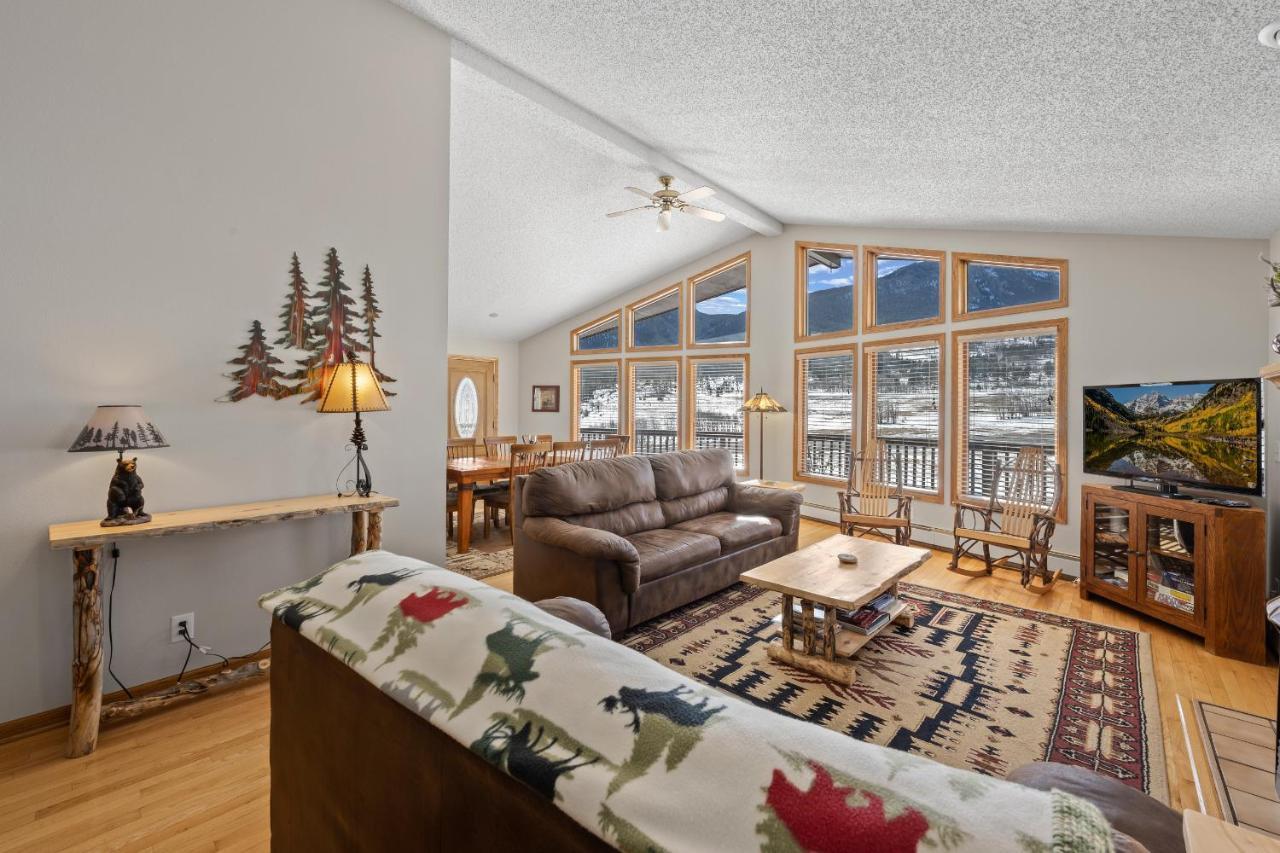 Lily Mountain - Amazing Mountains Views, Private Hot Tub, Great Location