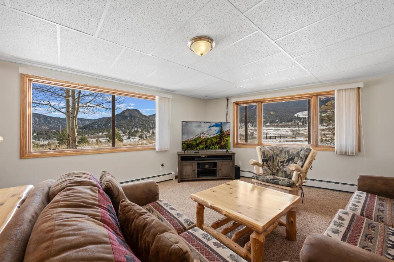 Lily Mountain - Amazing Mountains Views, Private Hot Tub, Great Location Holiday home