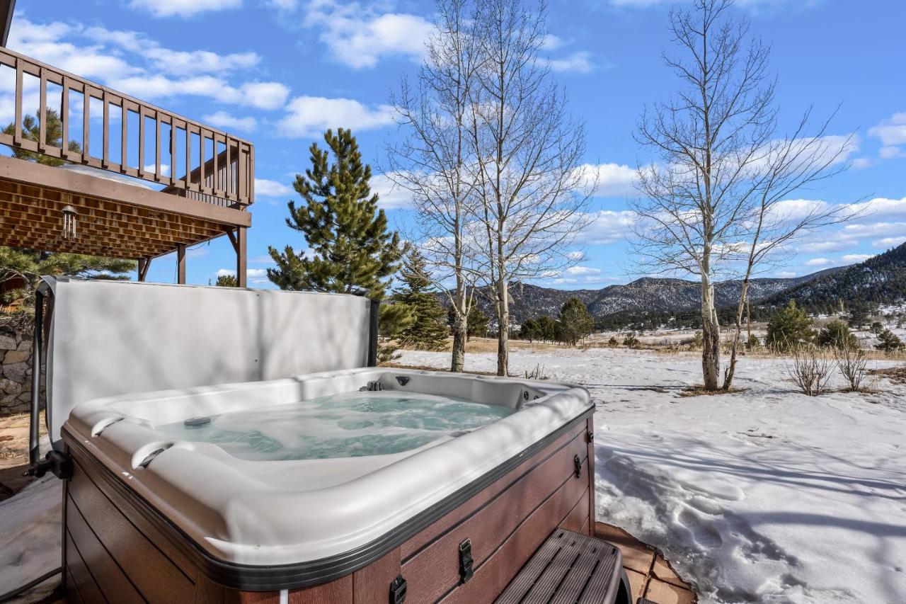 Lily Mountain - Amazing Mountains Views, Private Hot Tub, Great Location