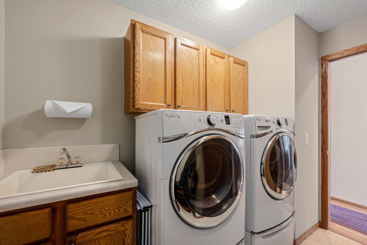 Lily Mountain - Amazing Mountains Views, Private Hot Tub, Great Location