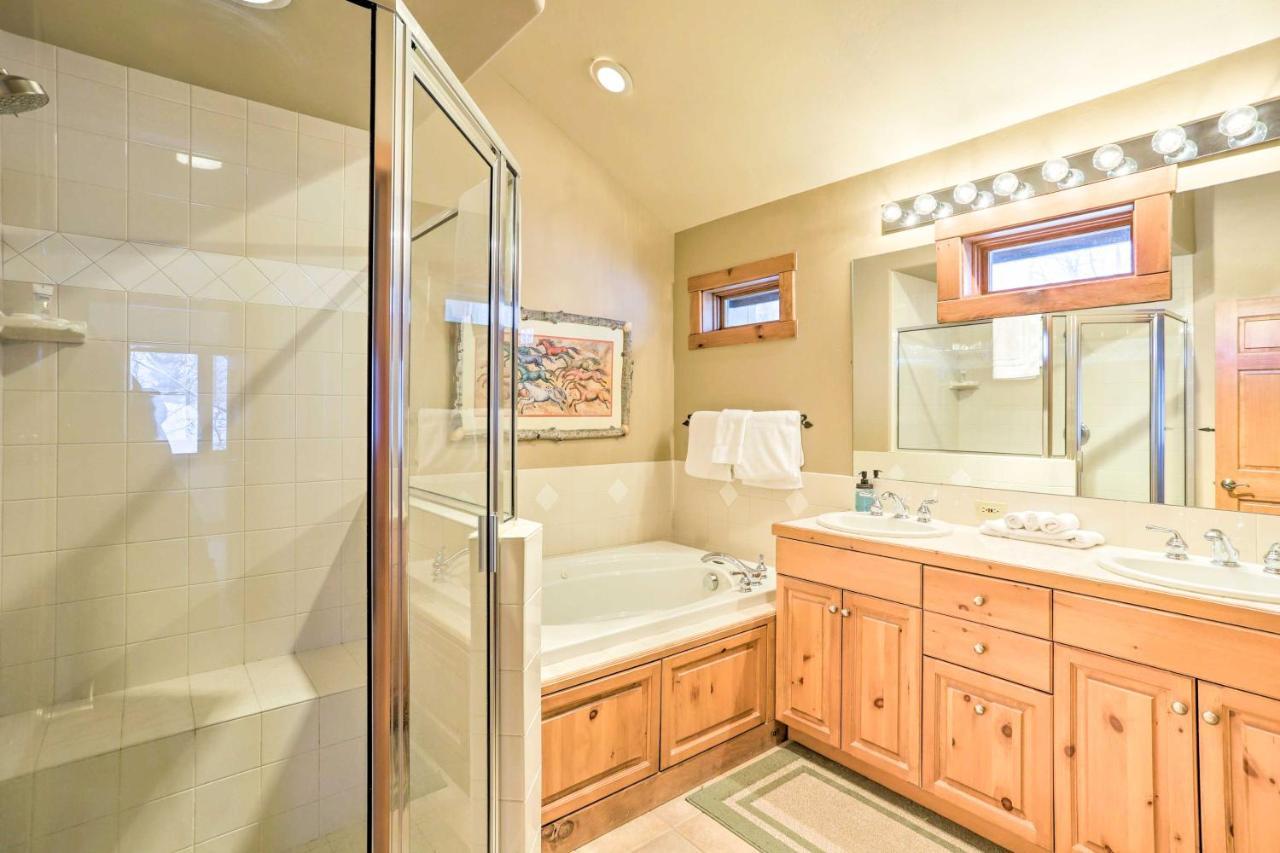 House With Hot Tub And Ac - Shuttle To Skiing!