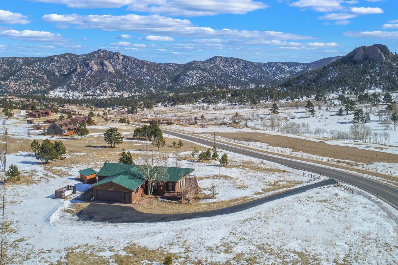 Lily Mountain - Amazing Mountains Views, Private Hot Tub, Great Location Holiday home