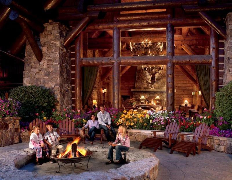 Bachelor Gulch Ritz-carlton 2 Bedroom Mountain With In, Out Access, Hot Tub, And Full Service Apartment