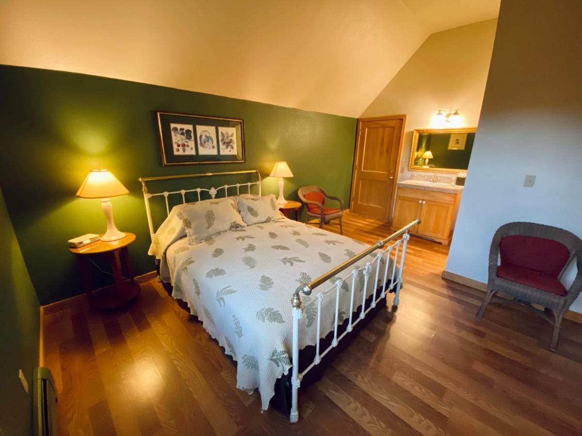 Apple Orchard Bed & Breakfast