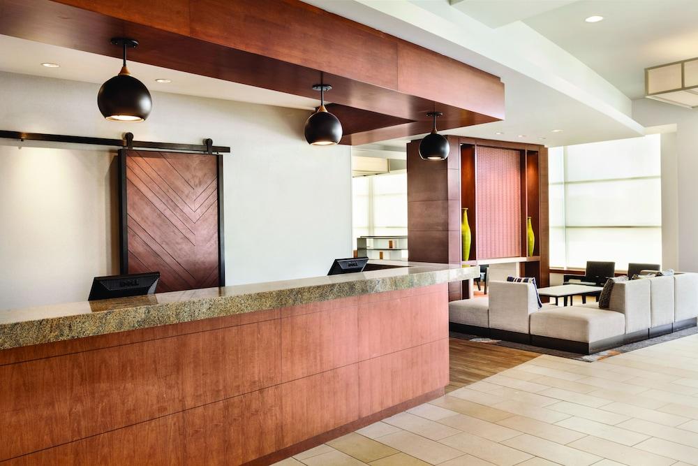 Hyatt House Airport Hotel 3*