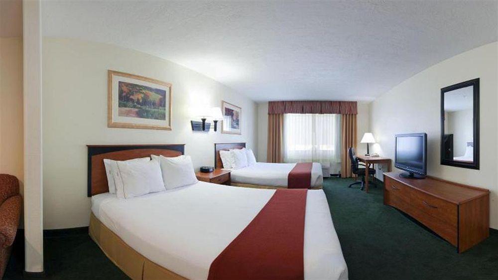 Express & By Ihg Hotel 2*
