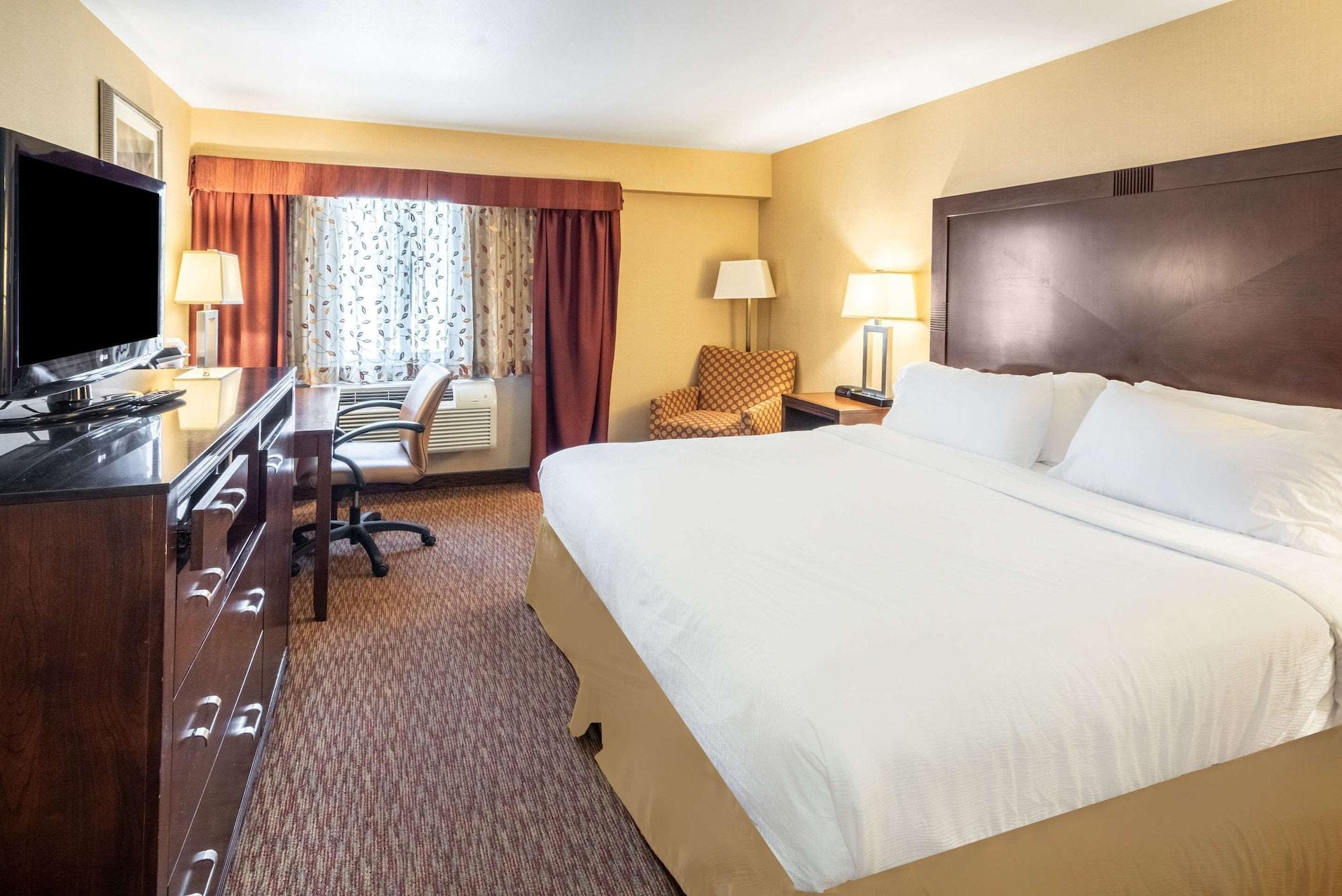 The Grand Hotel, Ascend Collection Hotel Frisco