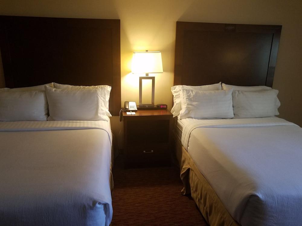 The Grand Hotel, Ascend Collection Hotel Frisco