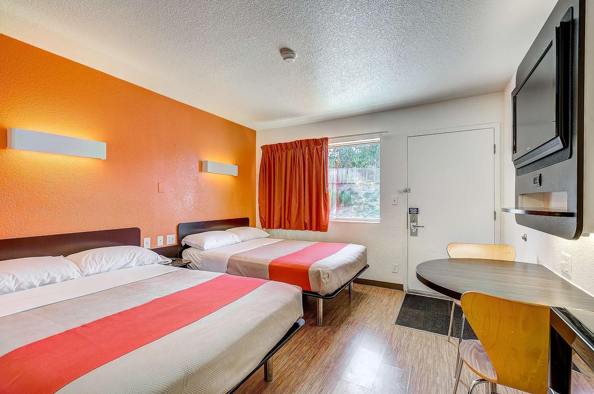 Park By Radisson, 2* Thornton