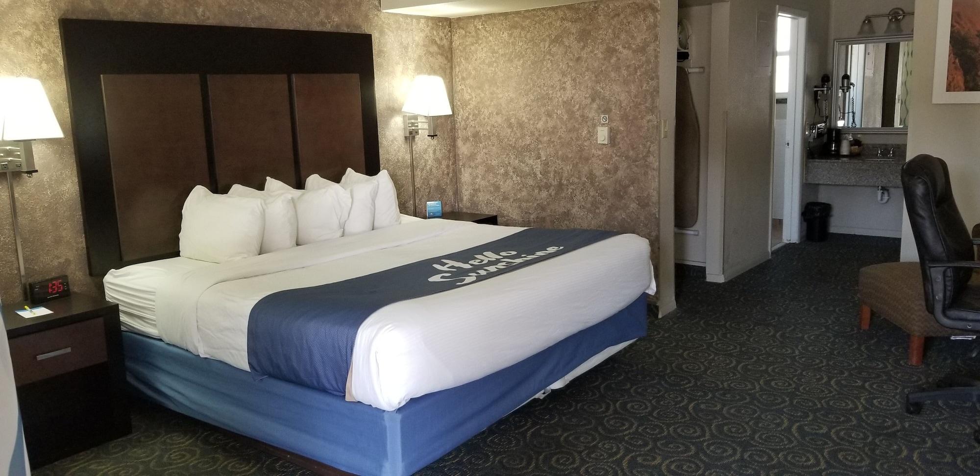 Hotel Days & By Wyndham