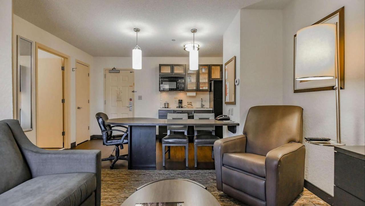 Sonesta Simply Denver West Federal Center Hotel