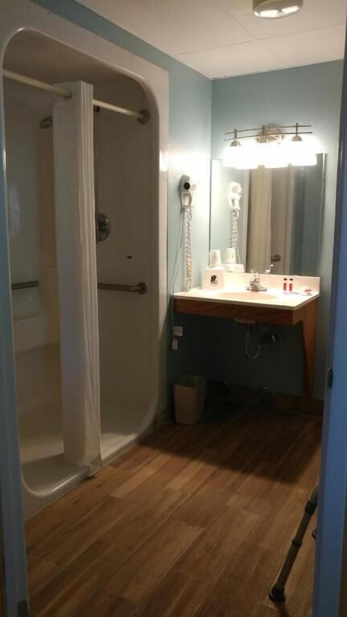 Super 8 By Wyndham North East Denver Hotel 2*