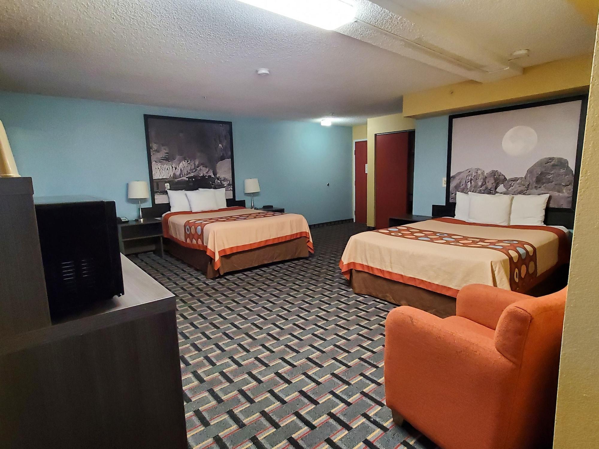 Super 8 By Wyndham North East Denver 2*