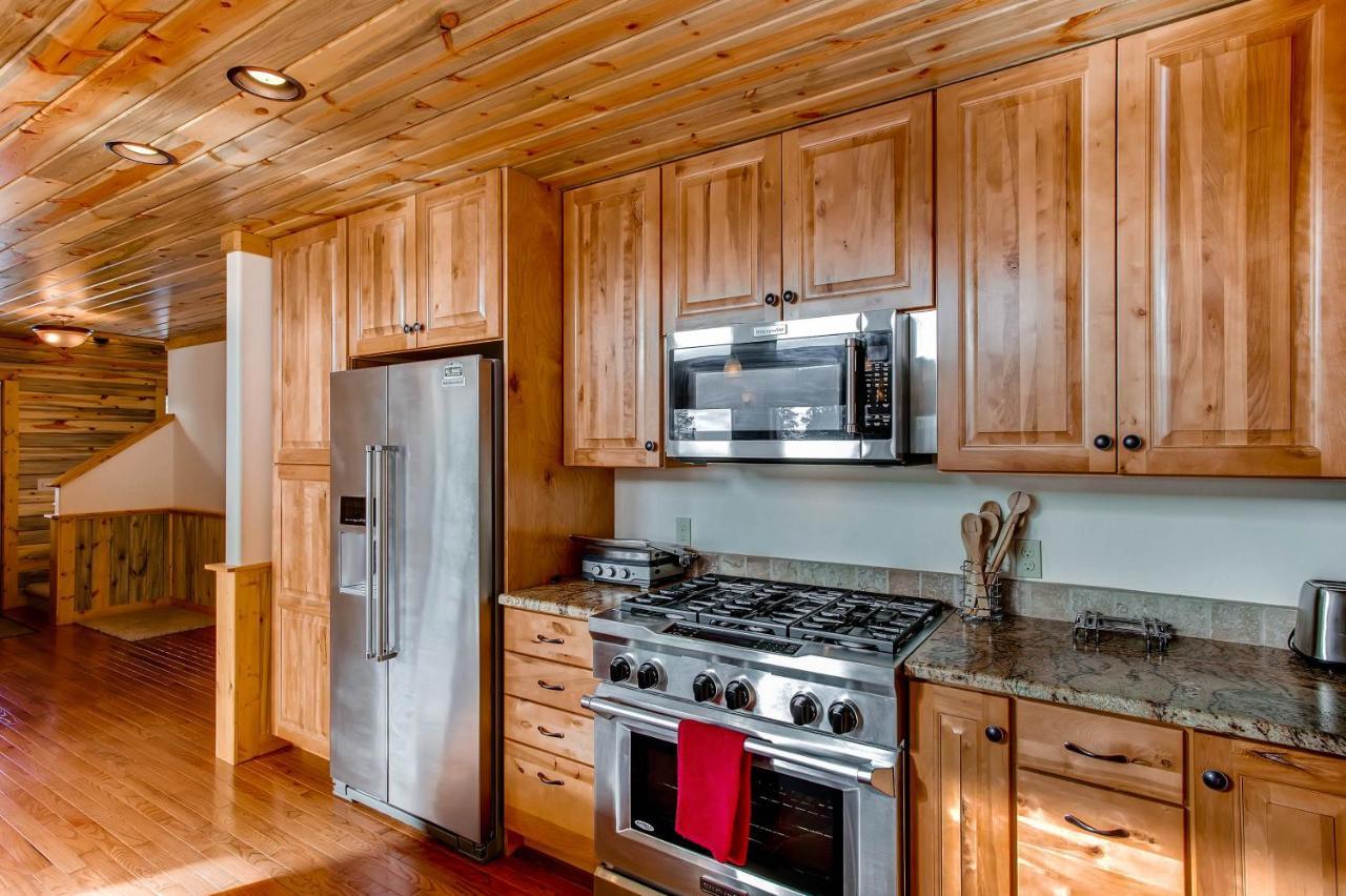Pure Luxury With Hot Tub, Pool Table And Sauna Wet Bar - Chessetts *