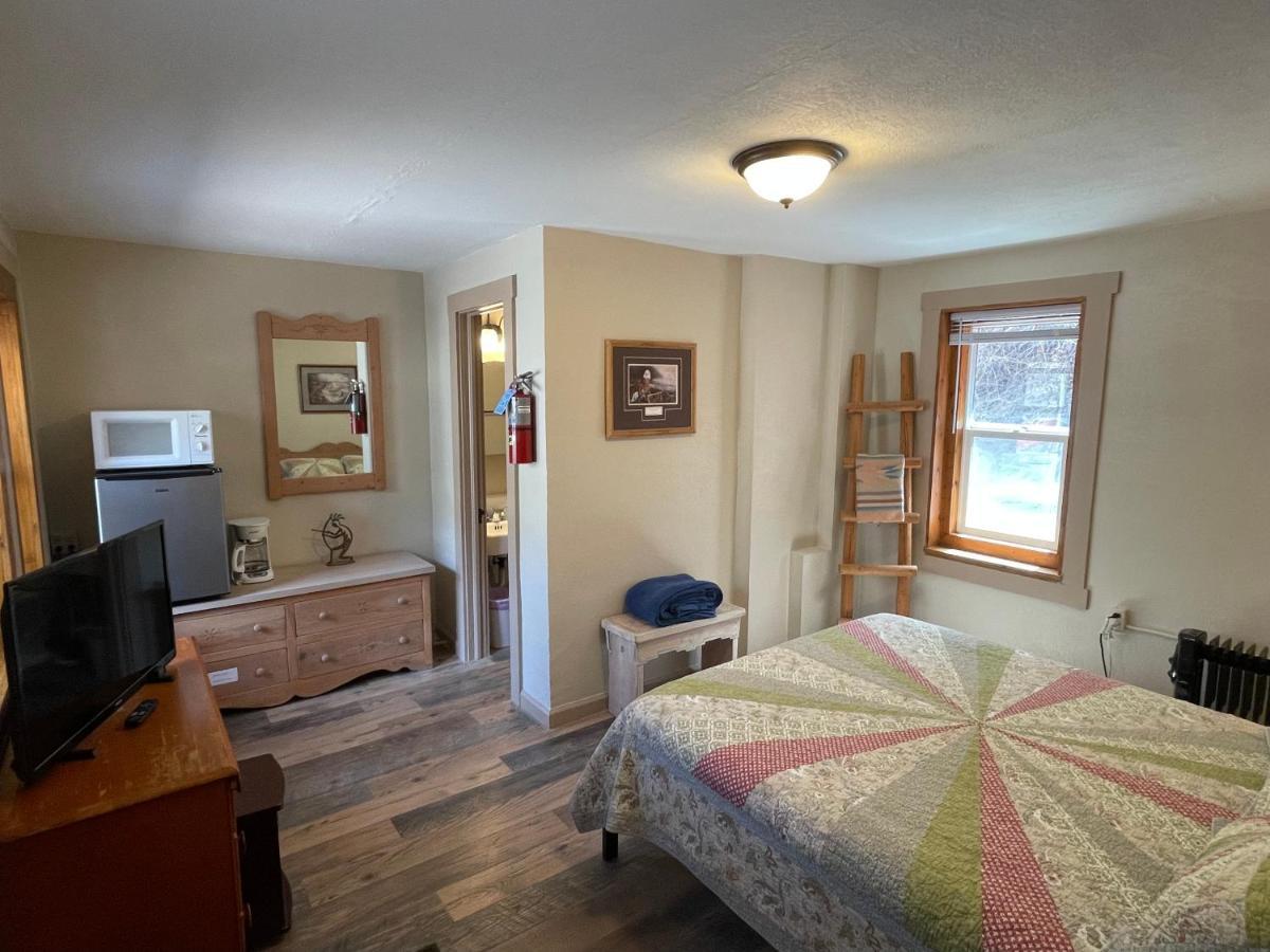 Stoney River Inn 2*