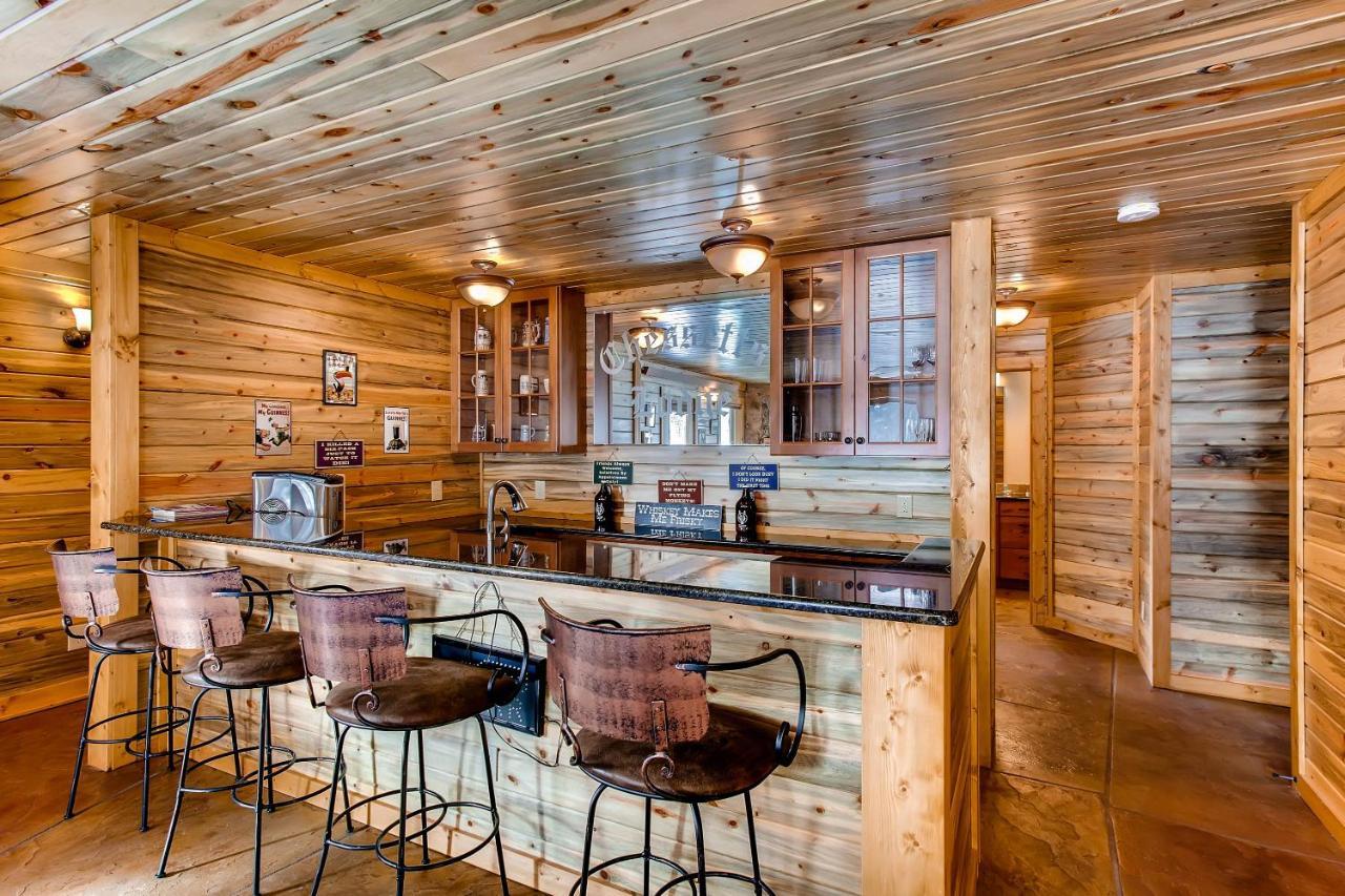 Pure Luxury With Hot Tub, Pool Table And Sauna Wet Bar - Chessetts *