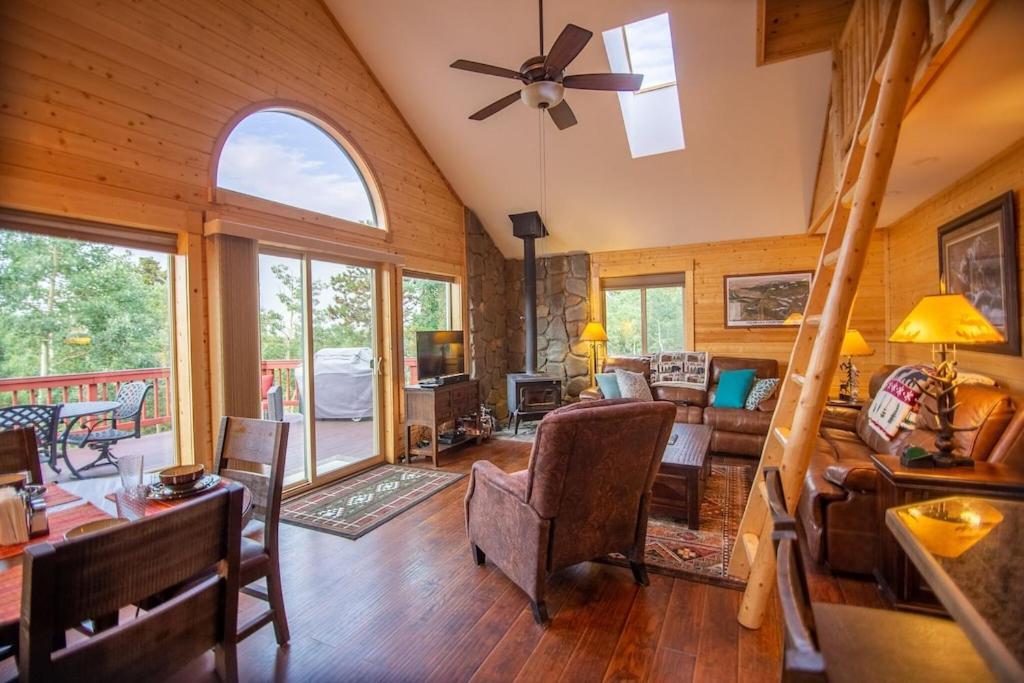 Beautiful Relaxing In Warm Springs Ranch - Misty Mountain Hideaway