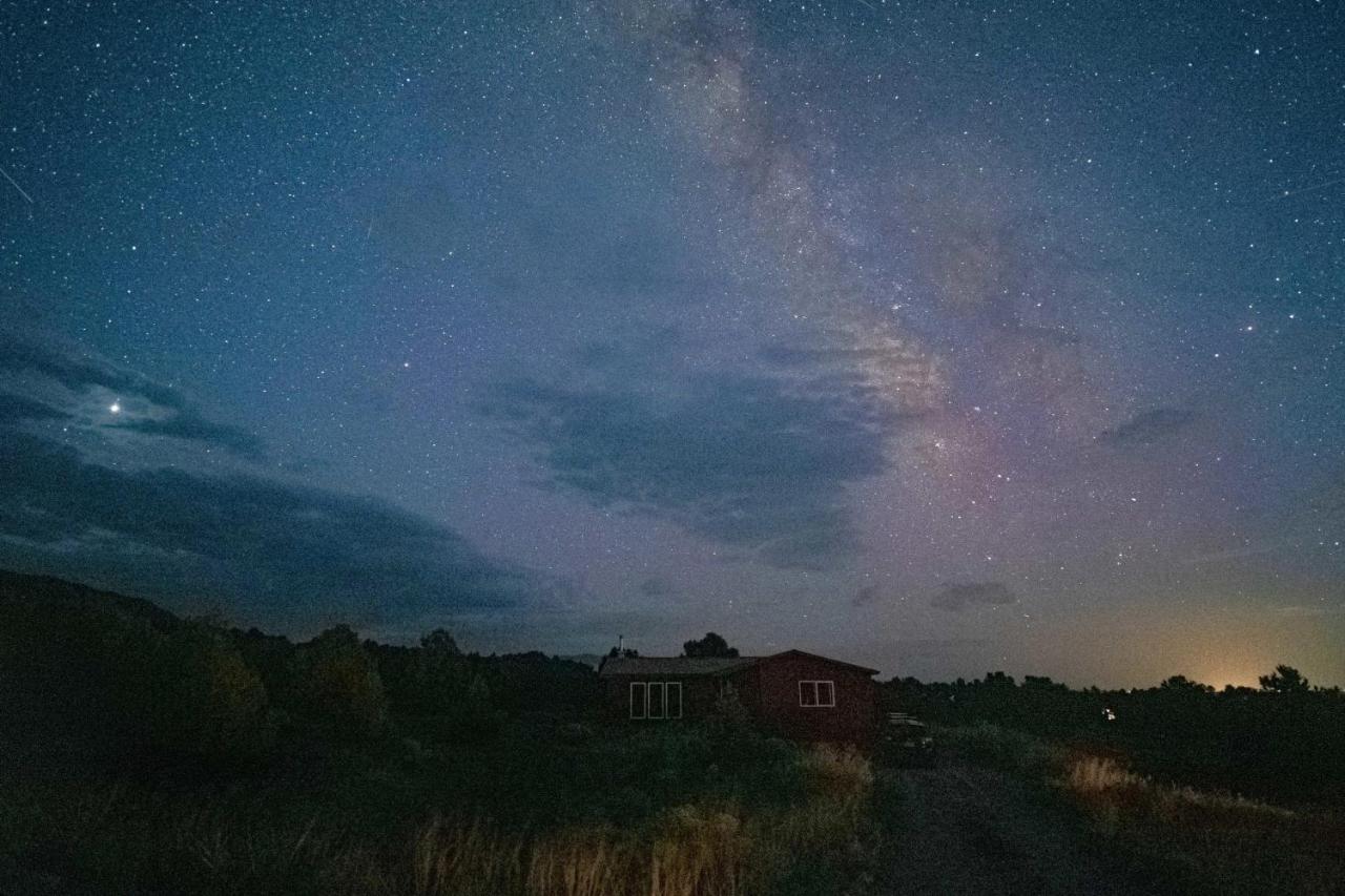 Cozy Remote Retreat • Mountain Views • Stargazing