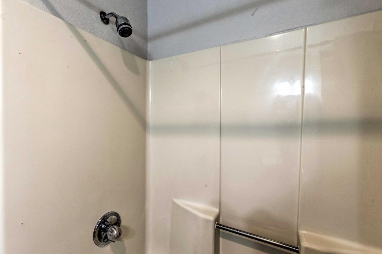 Apartment On Bus Route, 2 Blocks To Dtwn! *