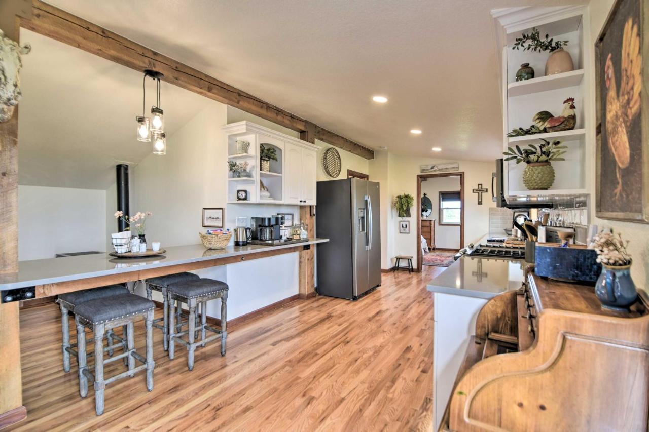 Apartment Lovely Barn Loft With Mountain Views On Horse Estate