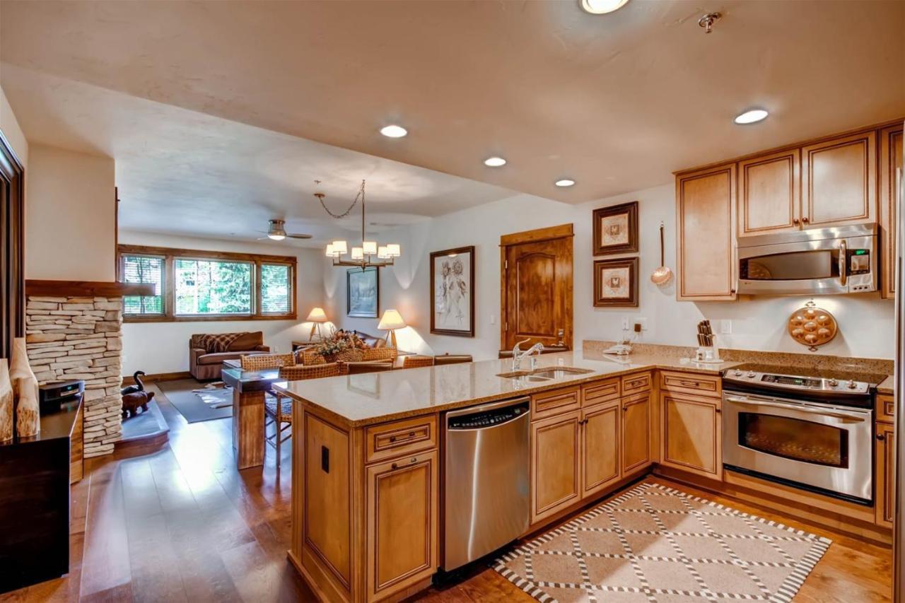 Luxury 3 Bedroom In, Out Mountain Vacation Just Steps From The Snowflake Lift Apartment *