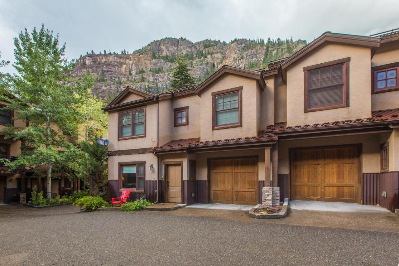 Elkhorn Townhome 1911 *