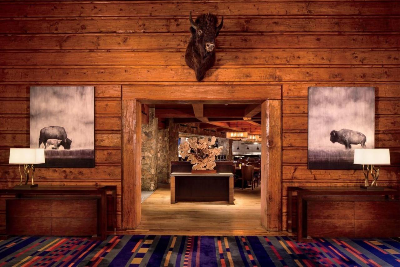 Bachelor Gulch Ritz-carlton 2 Bedroom Mountain With In, Out Access, Hot Tub, And Full Service *