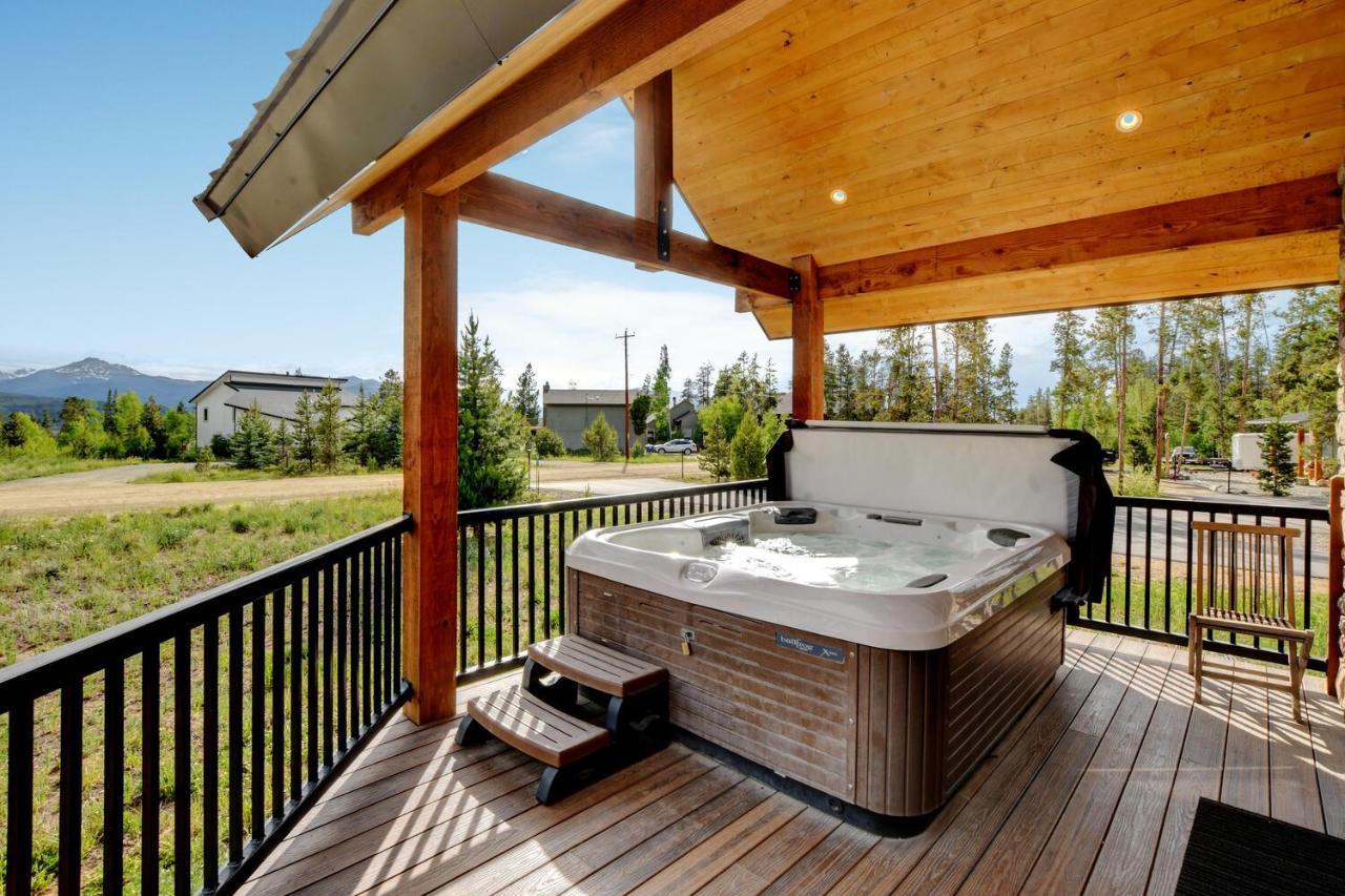 Holiday home Luxury Vista Retreat: Hot Tub & Activity Perks *