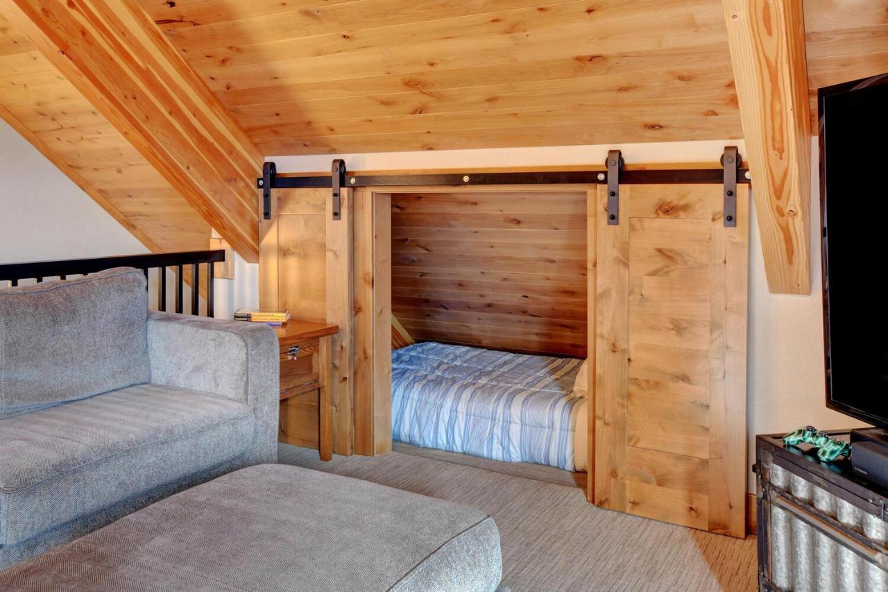 Holiday home Luxury Vista Retreat: Hot Tub & Activity Perks *