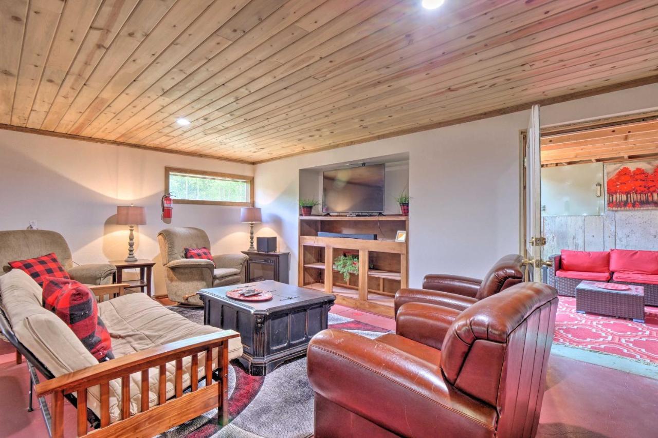 Holiday home Roomy With Pool Table Ski, Hike, And Fish!