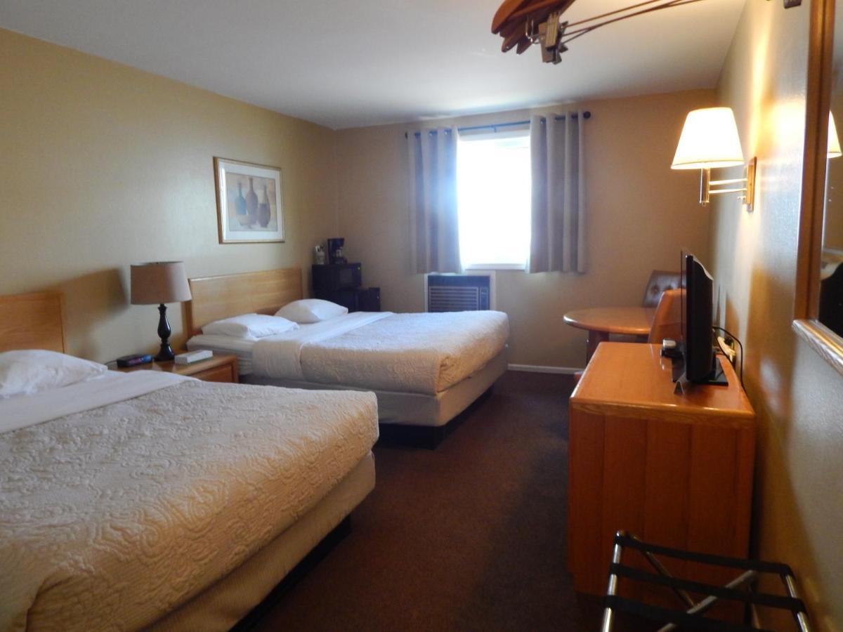 Alpine Hotel *