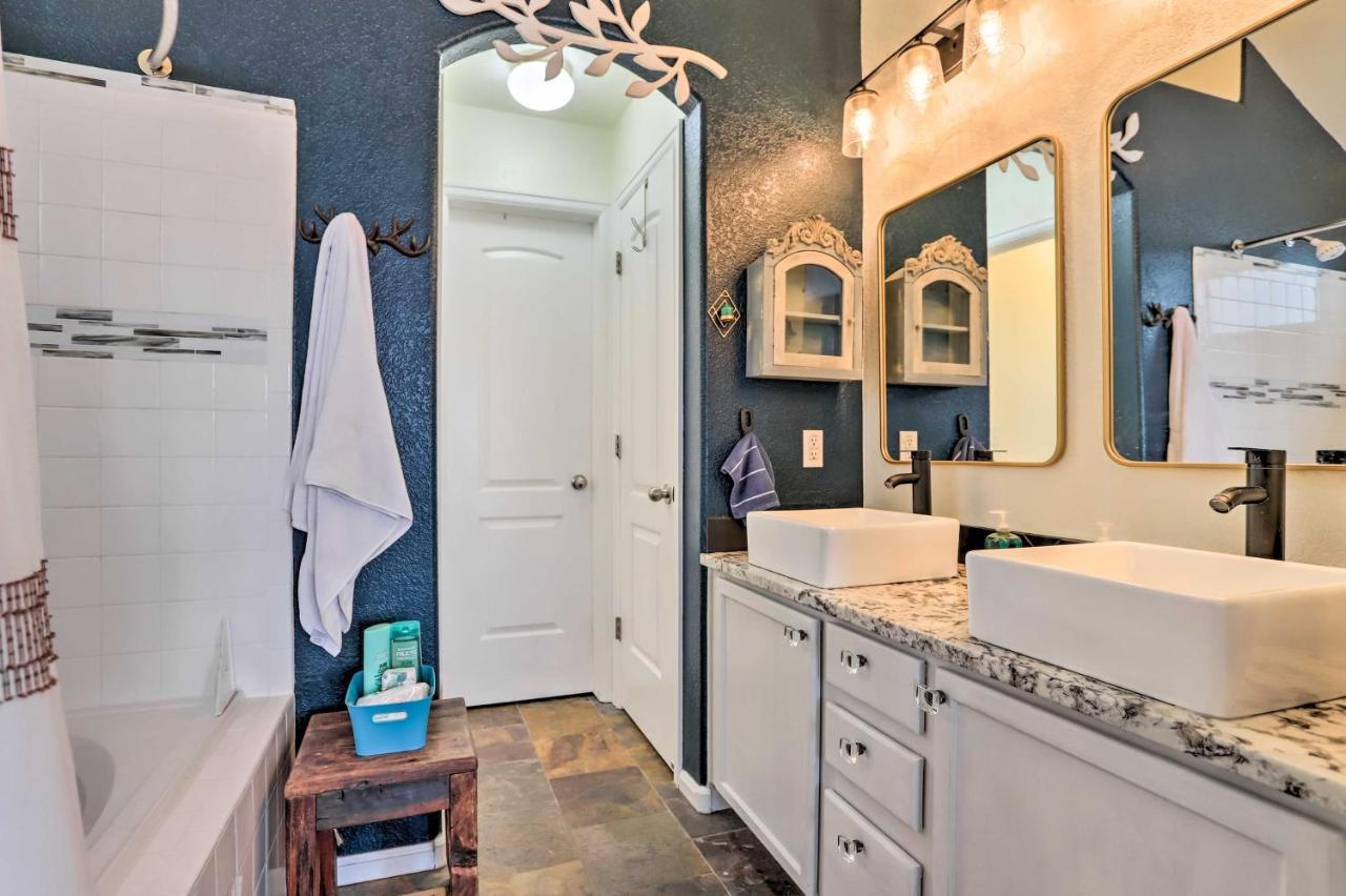 Stunning Retreat About 14 Mi To Denver! *