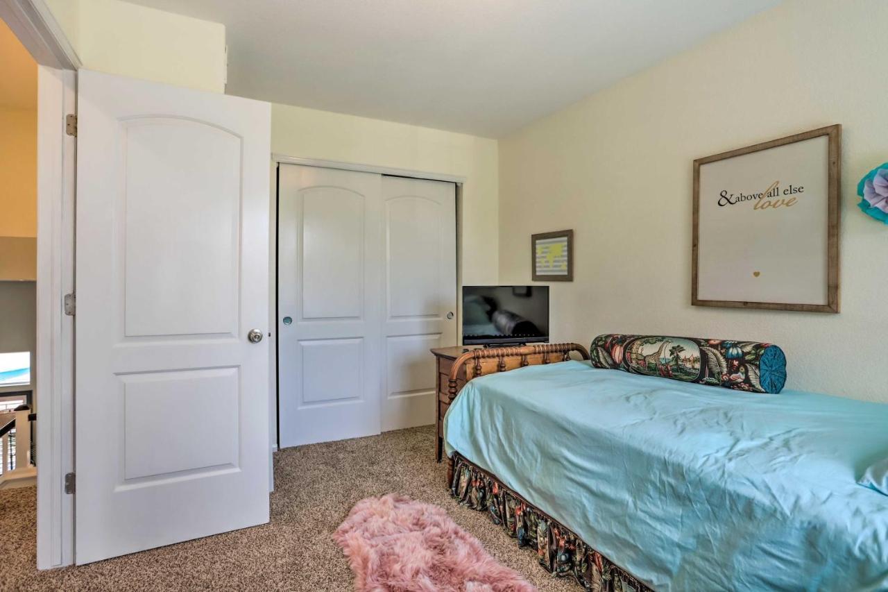 Stunning Retreat About 14 Mi To Denver! *
