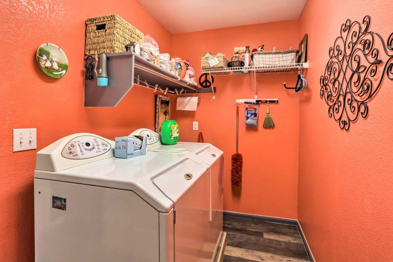 Stunning Retreat About 14 Mi To Denver! Holiday home Henderson