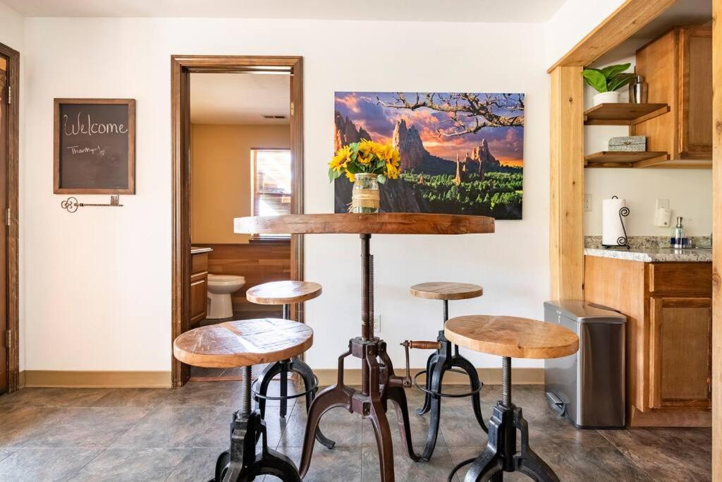 Private Hot Tub Overlooking Pikes Peak * Woodland Park