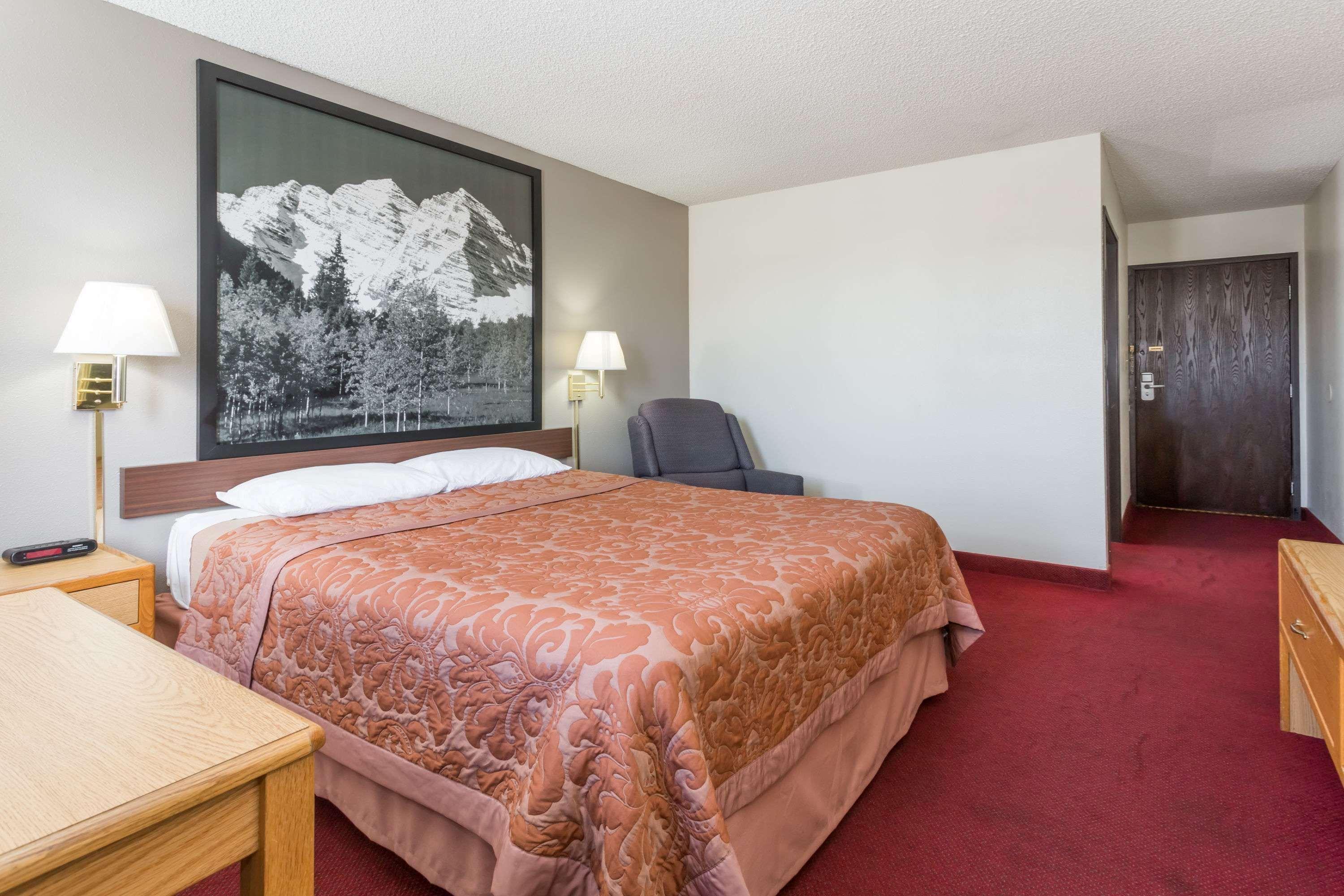 Super 8 By Wyndham Colorado Hotel