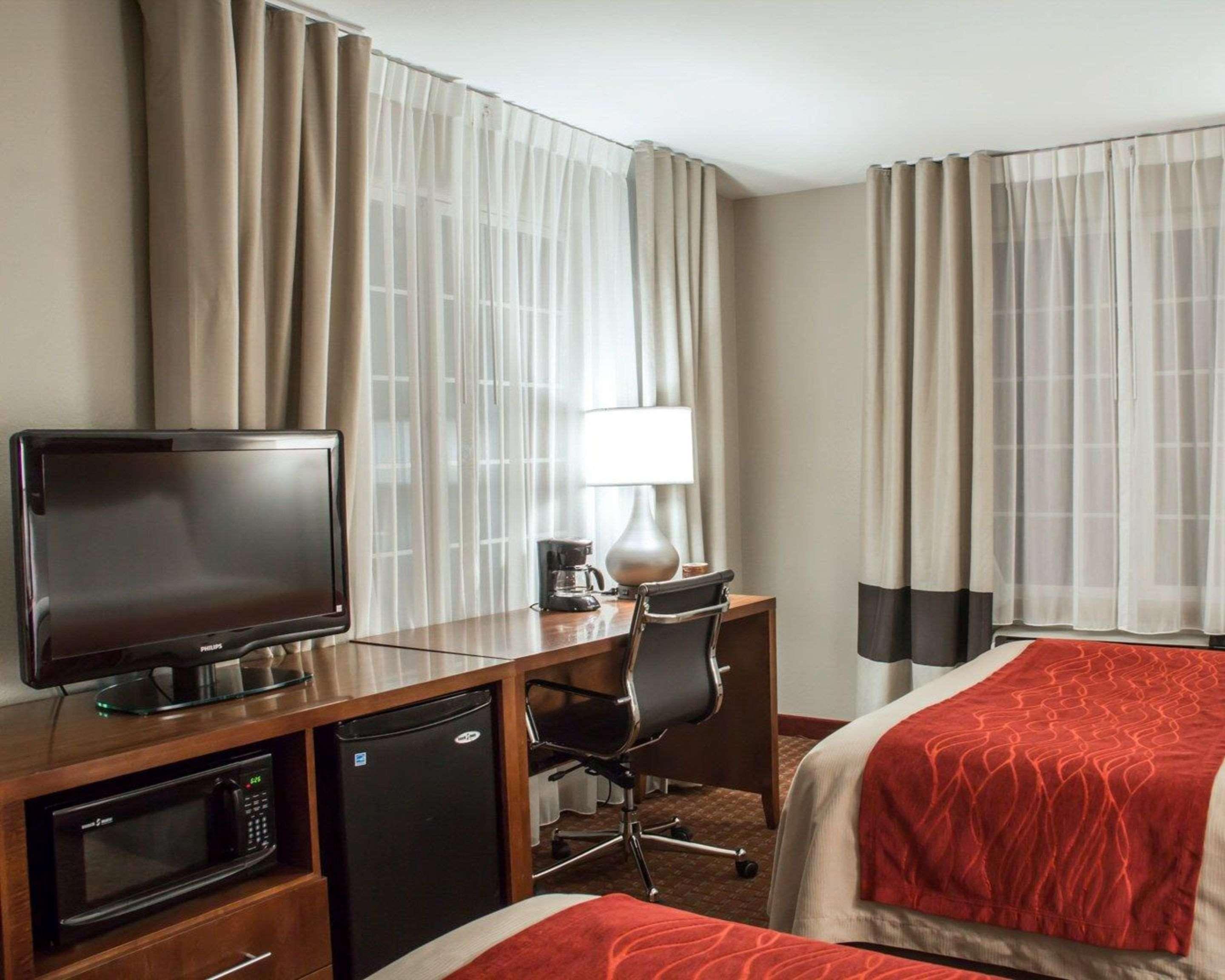 Hotel Comfort & On The Roaring Fork 2*