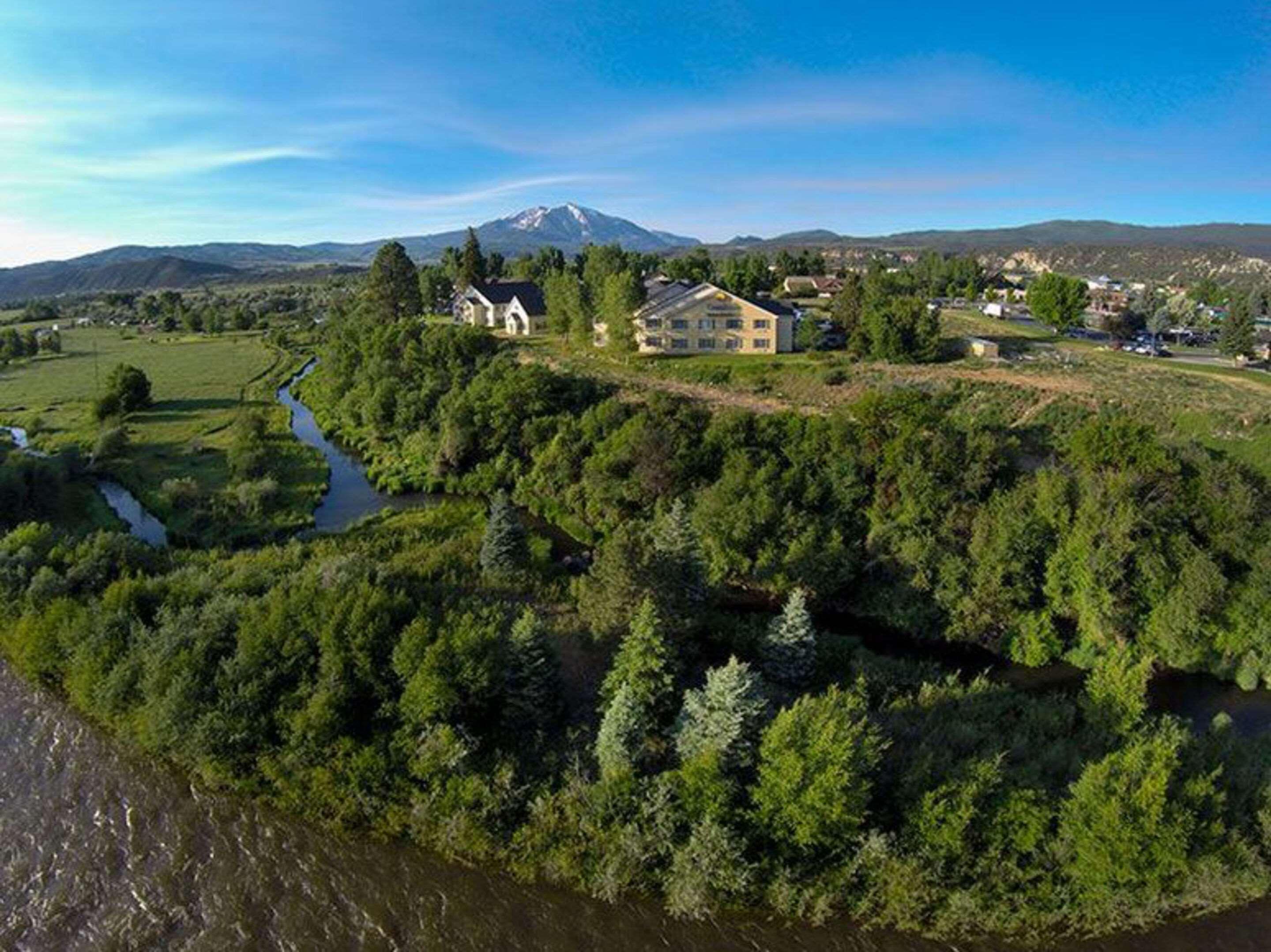 Hotel Comfort & On The Roaring Fork Carbondale