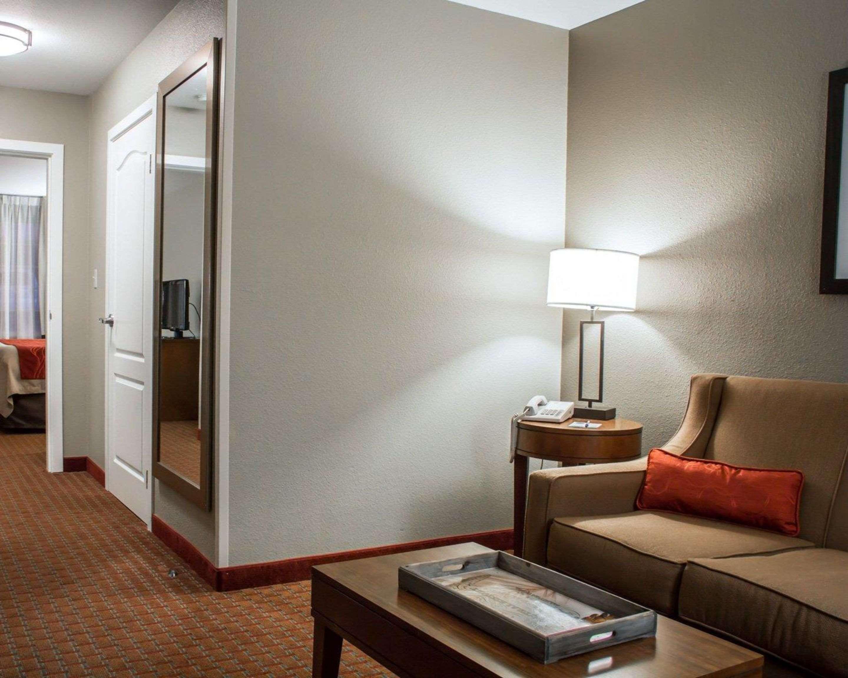 Hotel Comfort & On The Roaring Fork 2*