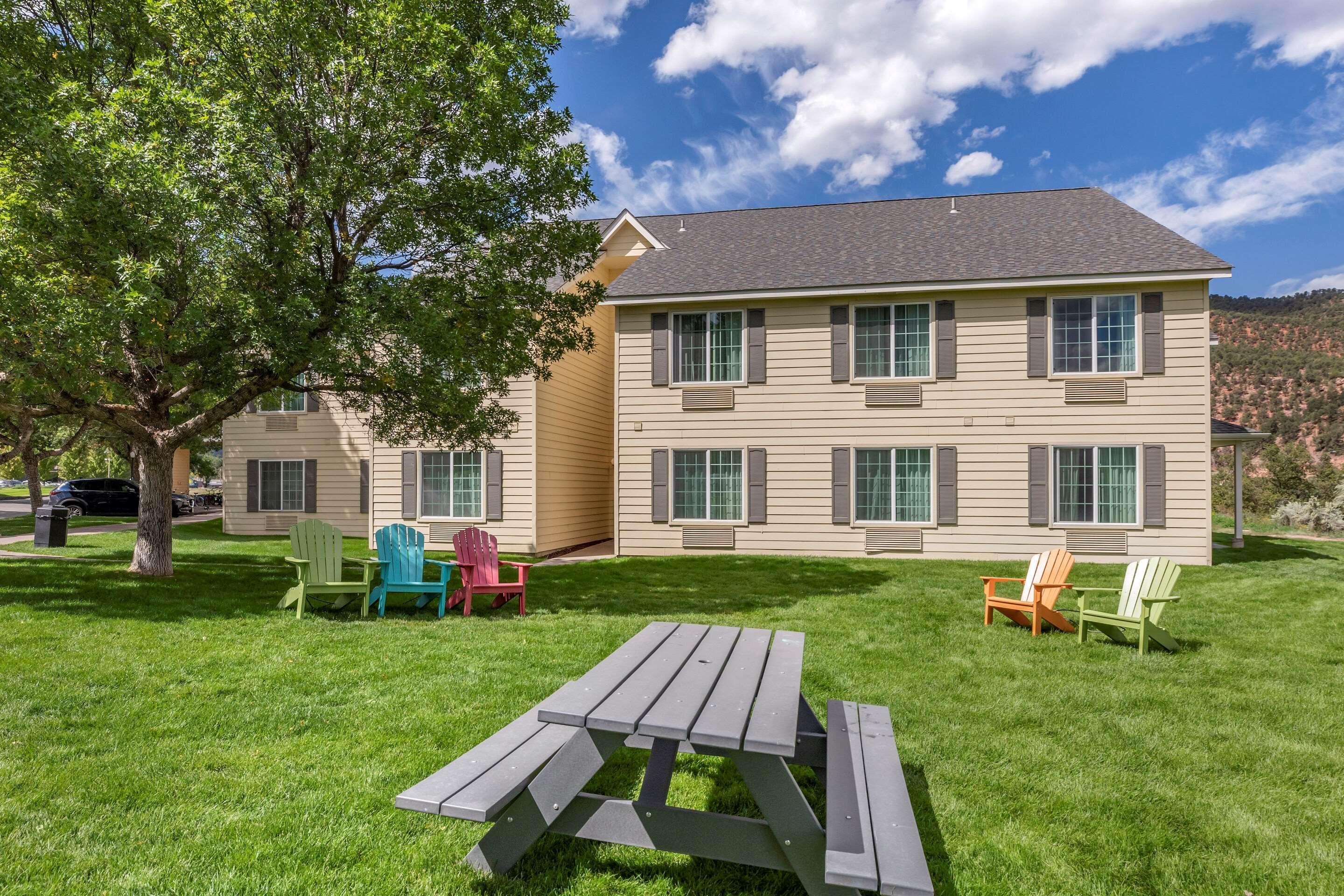 Comfort & On The Roaring Fork Hotel Carbondale