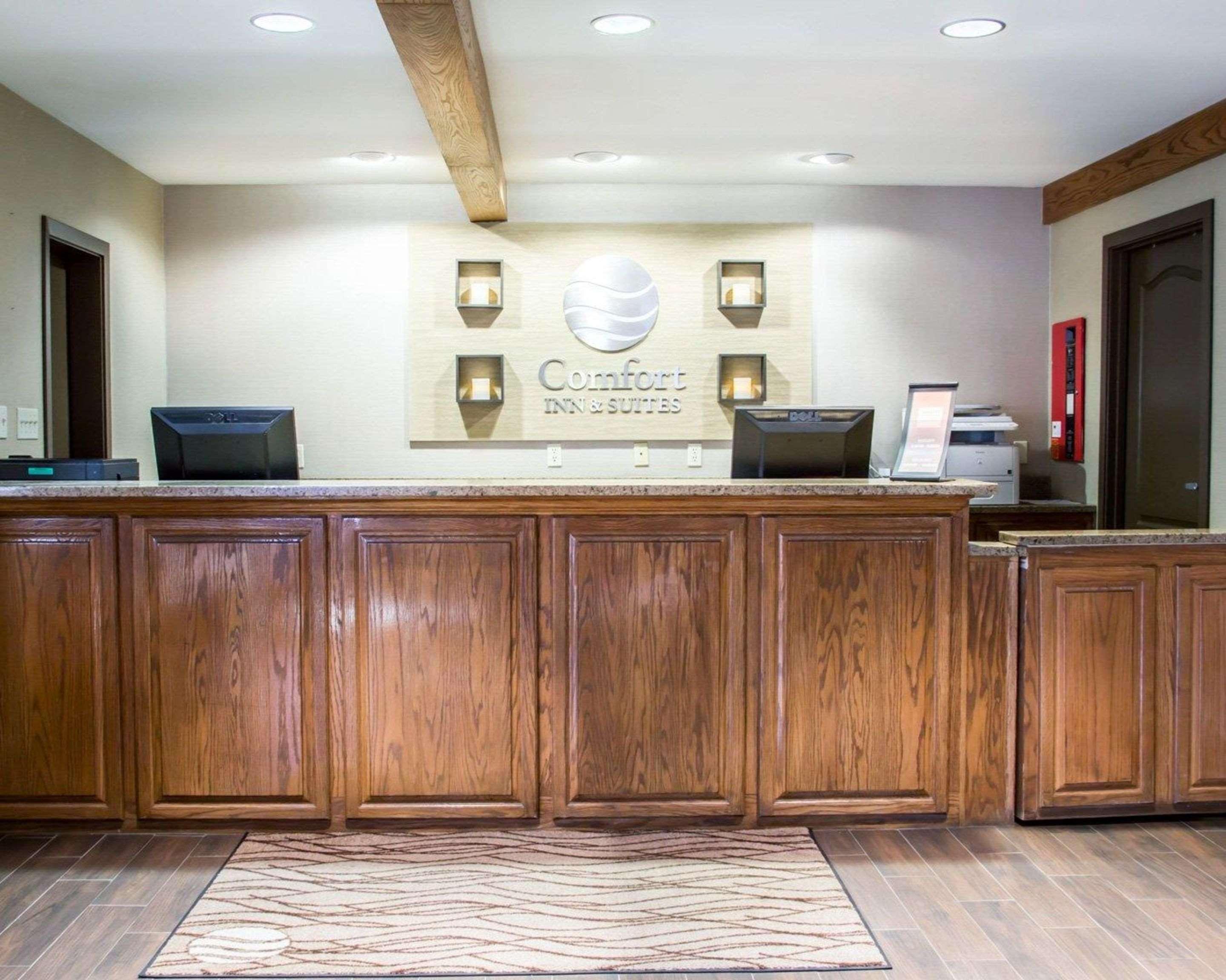 Hotel Comfort & On The Roaring Fork 2*