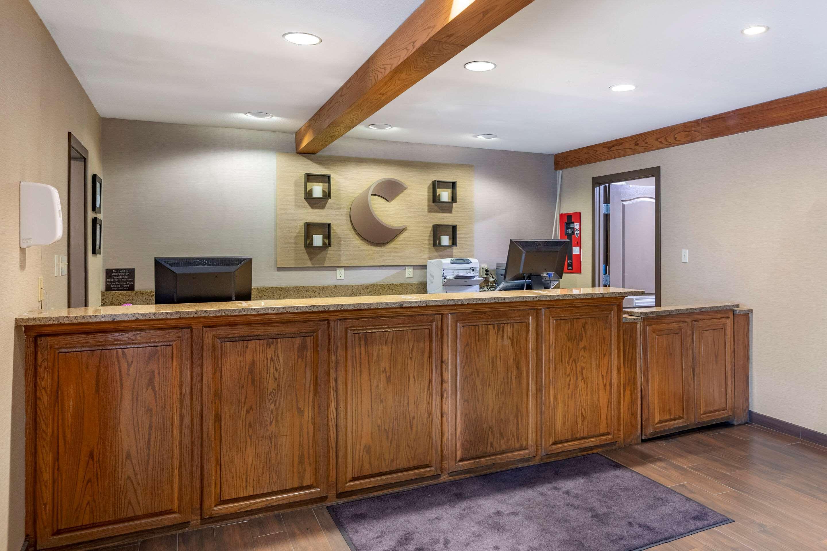 Hotel Comfort & On The Roaring Fork 2*