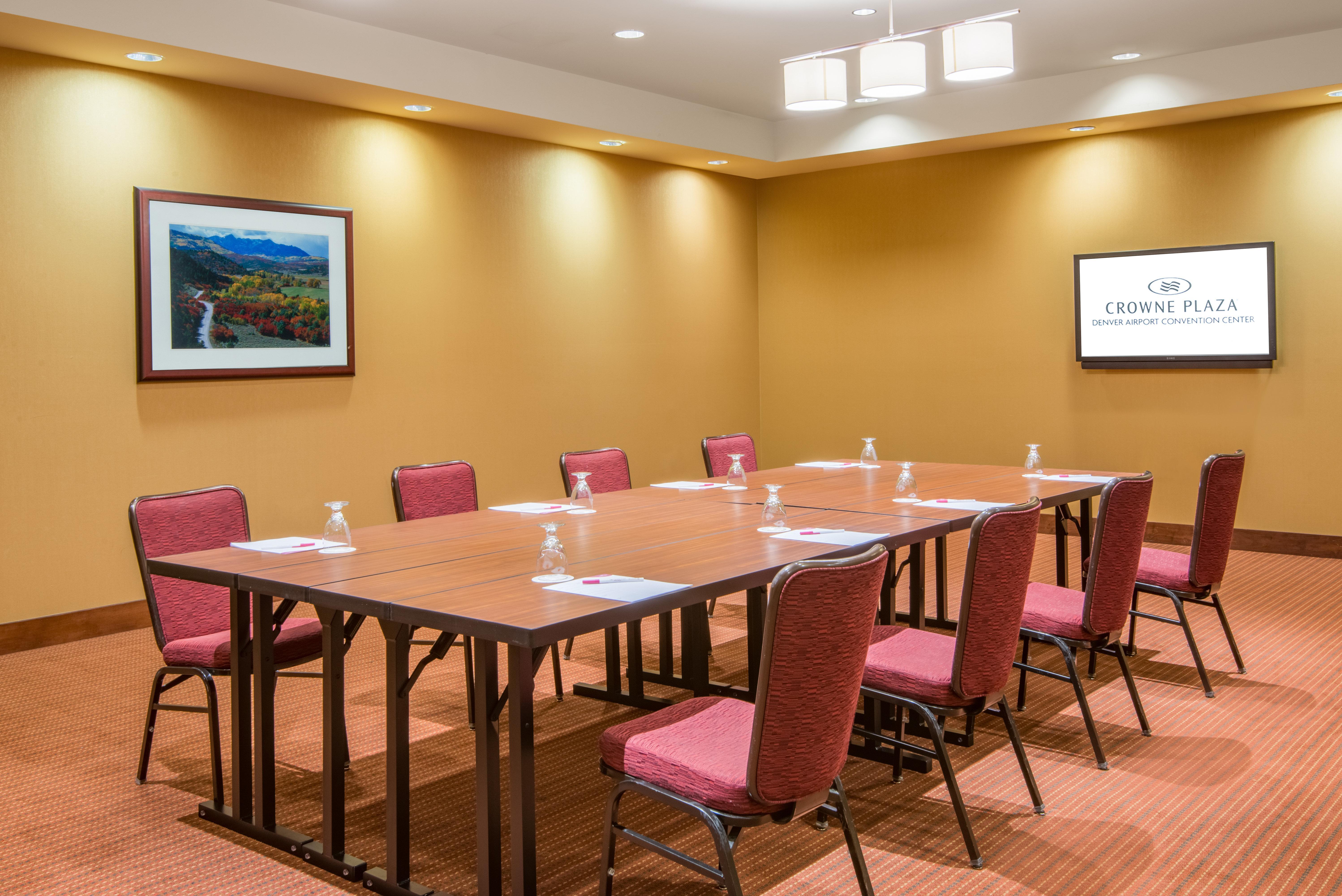 Hotel Crowne Plaza International Airport, An Ihg DEN