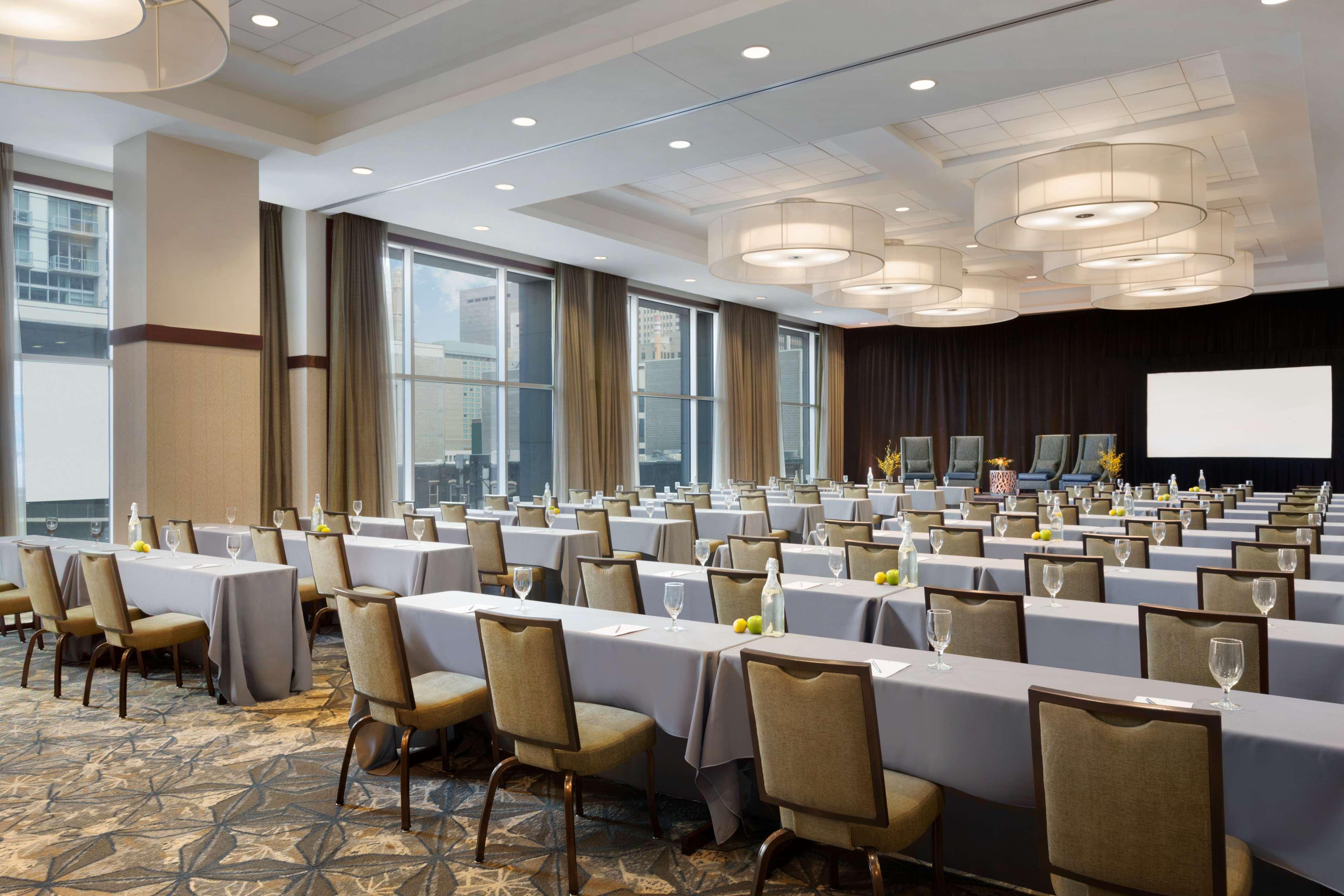 Hotel Embassy By Hilton Downtown Convention Center