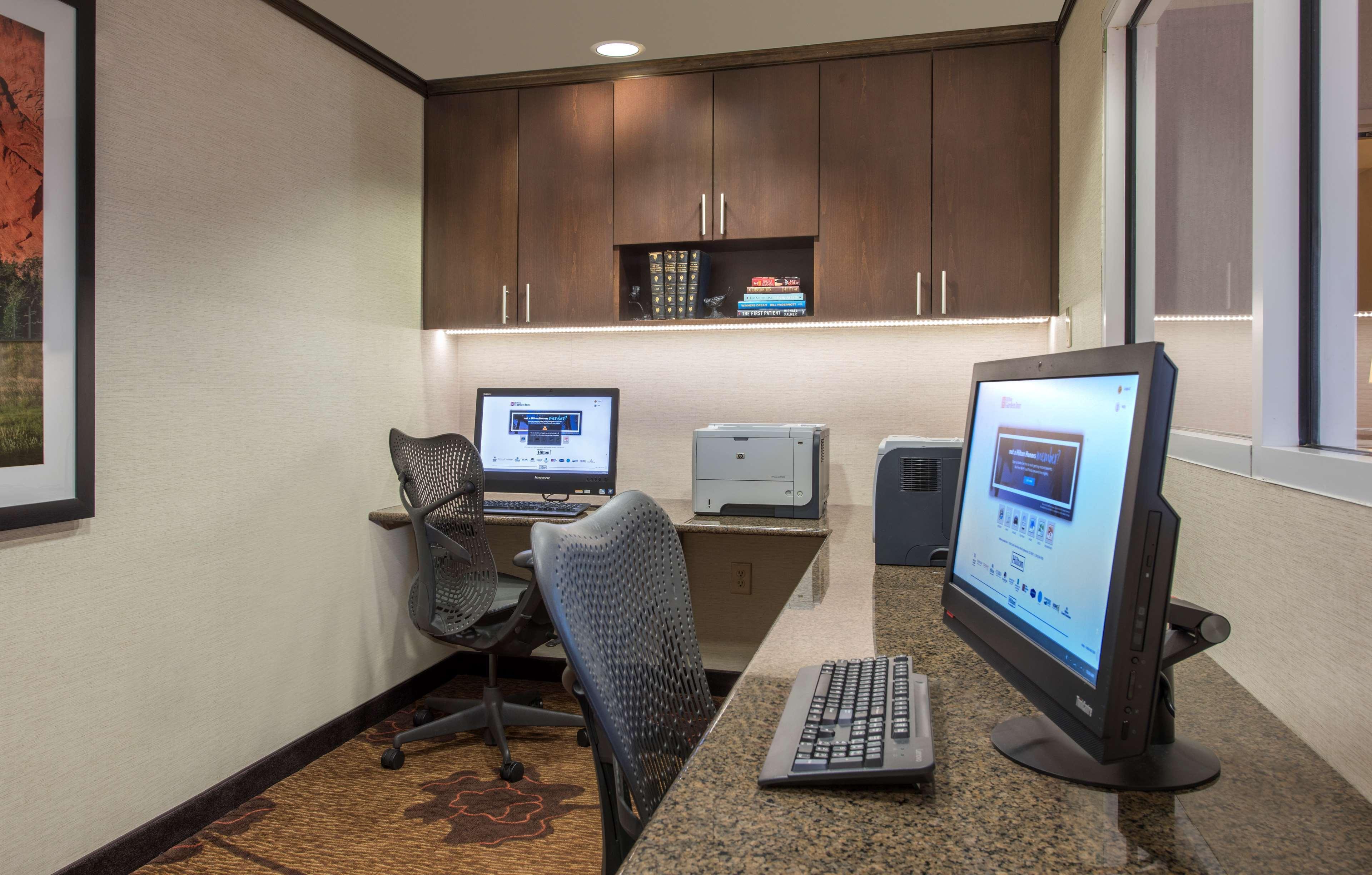 Hilton Garden Denver South Park Meadows Area Hotel 3*