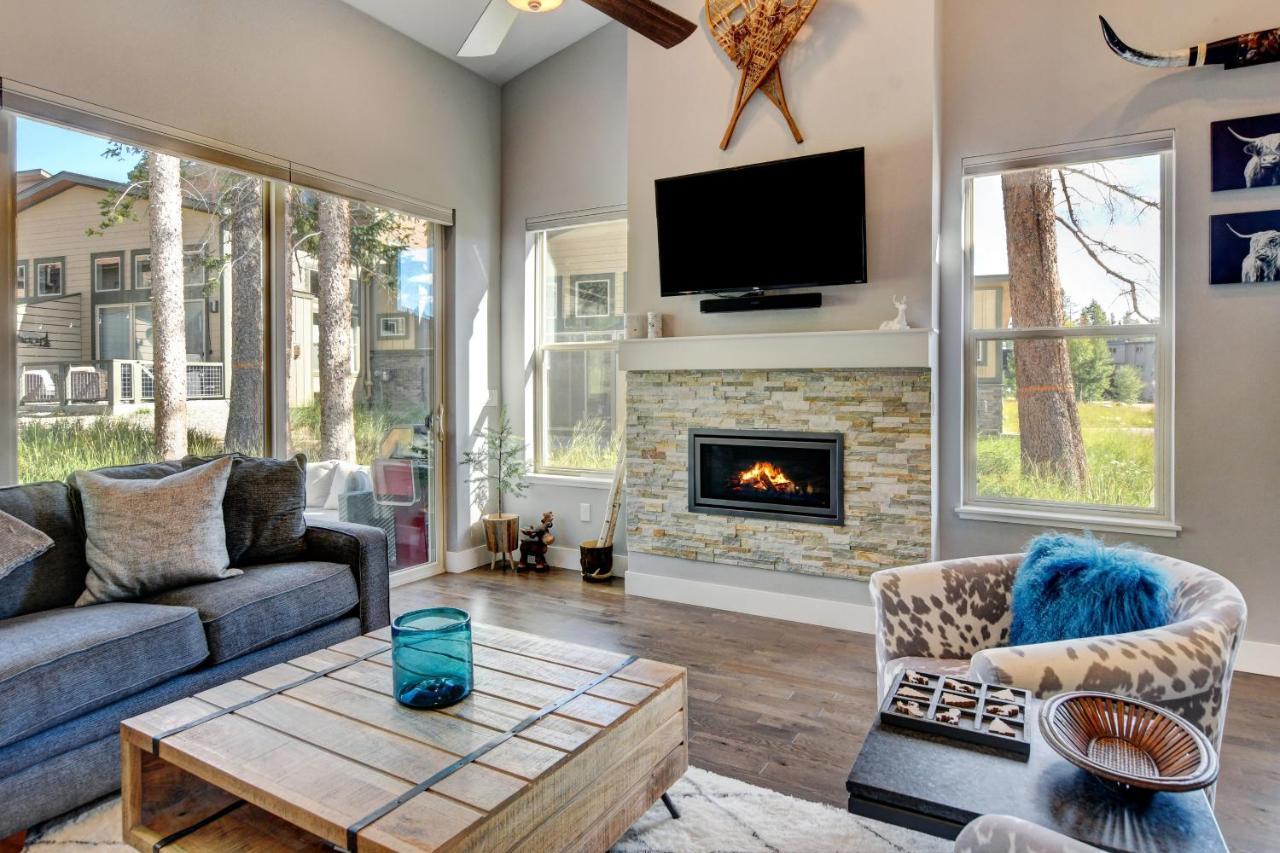 Luxury Mountain Retreat: Hot Tub & Views *