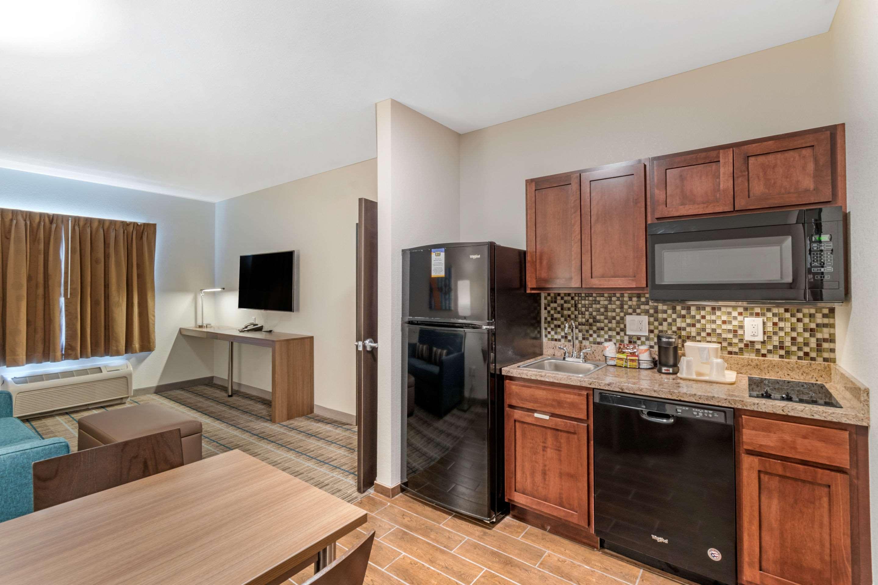 Hotel Mainstay International Airport 3*